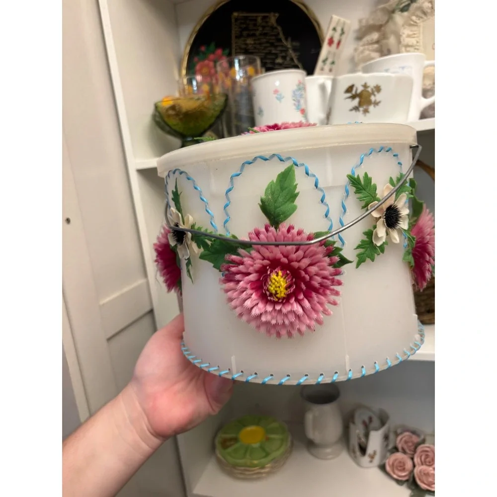 Vintage Mid Century Floral Plastic Hat Box Carrier 3D Flower Applique Kitsch